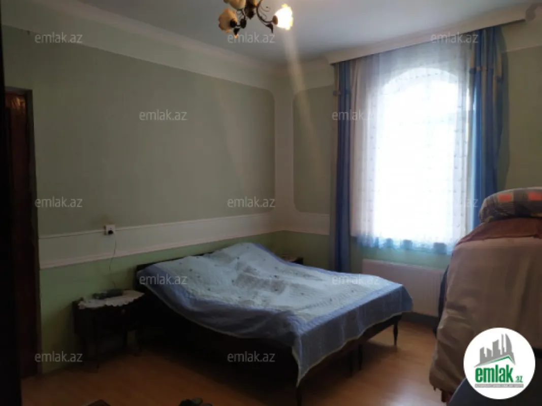 Satılır 7 otaqlı həyət evi 255 m²