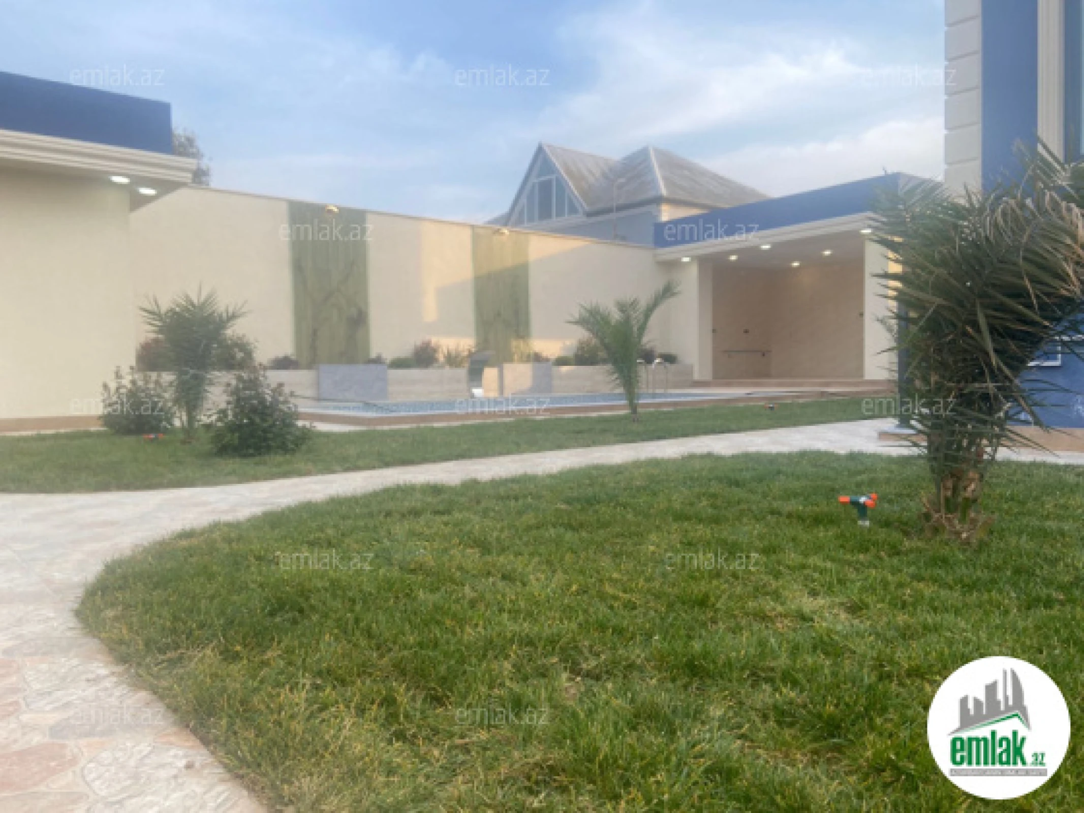 Satılır 6 otaqlı həyət evi 220 m²