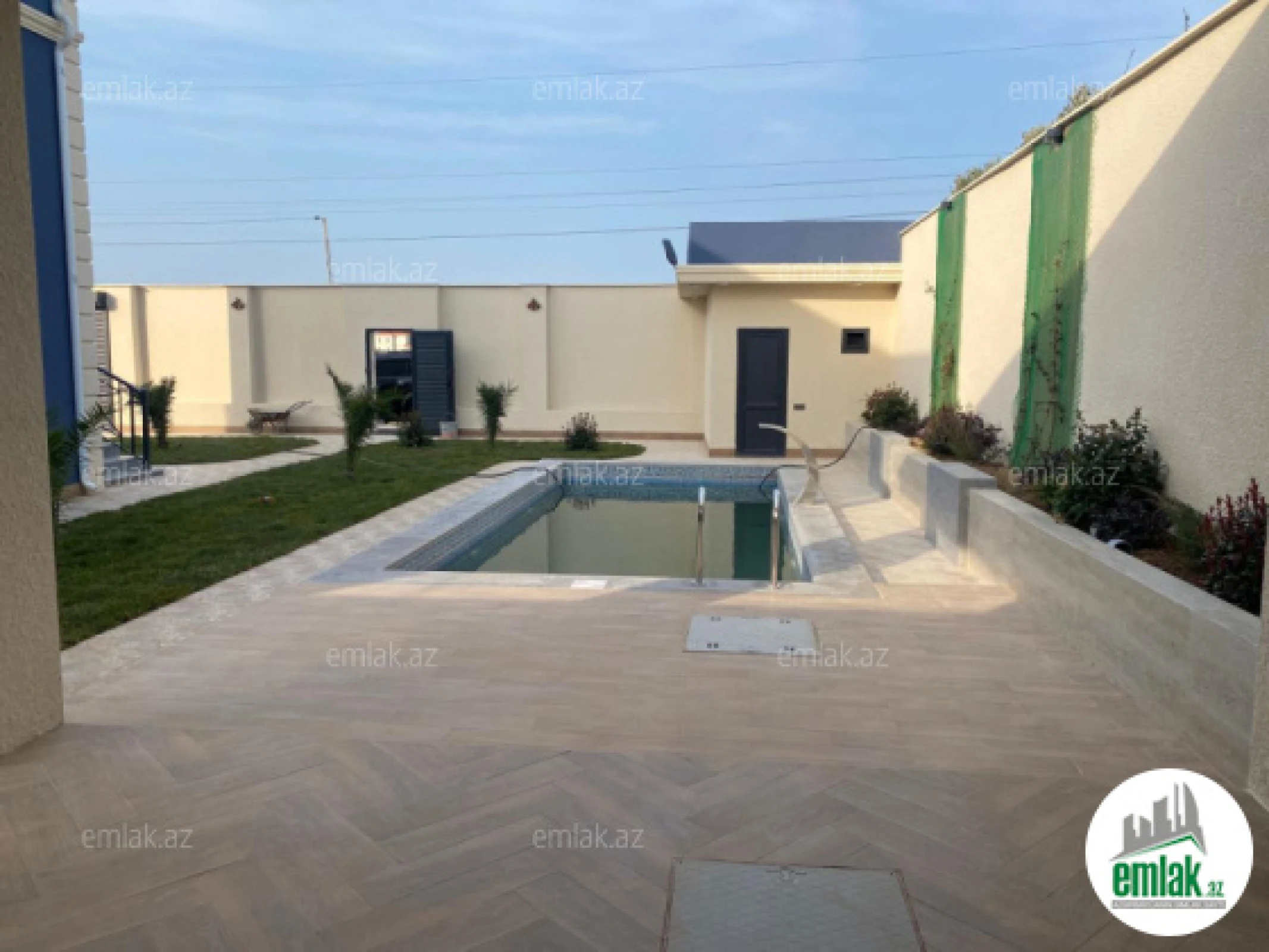 Satılır 6 otaqlı həyət evi 220 m²