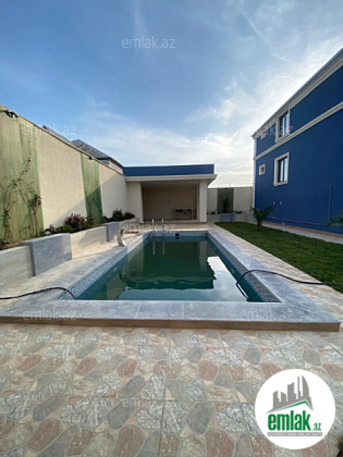 Satılır 6 otaqlı həyət evi 220 m²