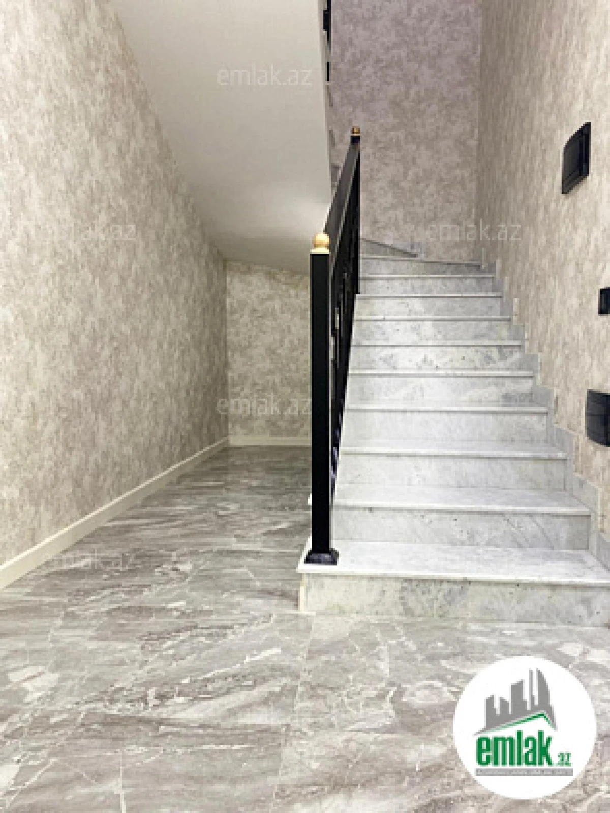 Satılır 6 otaqlı həyət evi 220 m²
