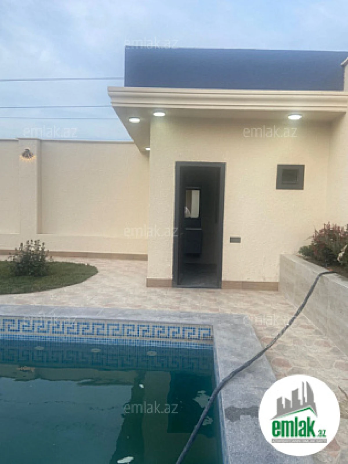 Satılır 6 otaqlı həyət evi 220 m²