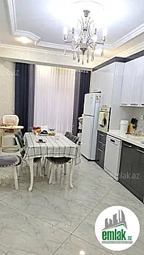 Satılır 3 otaqlı yeni tikili 132 m²