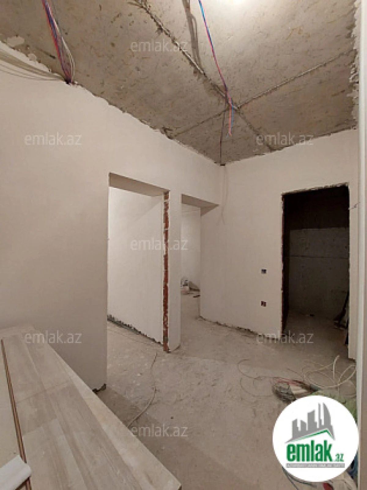 Satılır 2 otaqlı köhnə tikili 61 m²