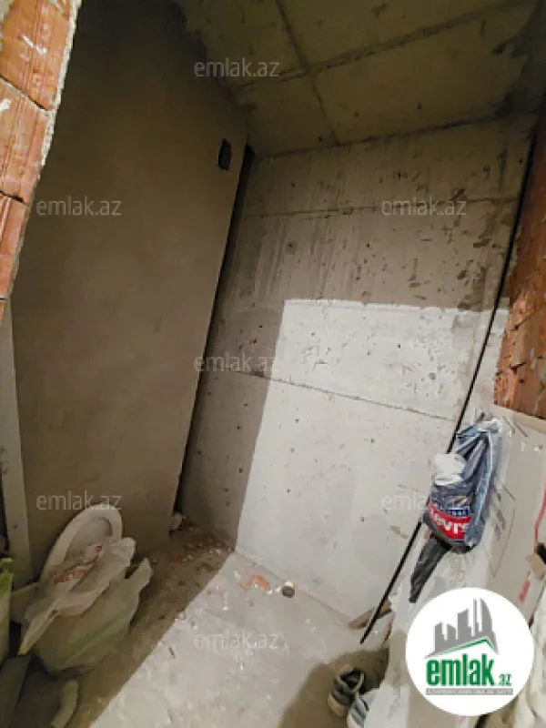 Satılır 2 otaqlı köhnə tikili 61 m²