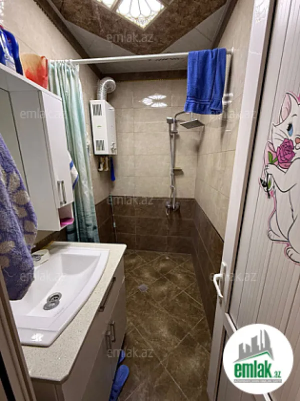 Satılır 3 otaqlı köhnə tikili 90 m²