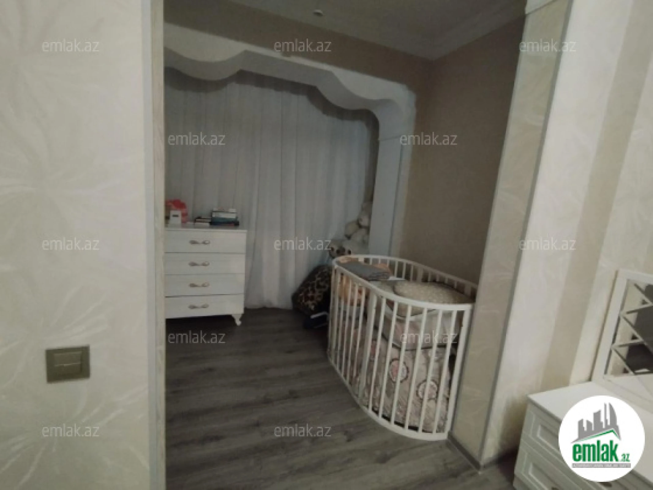 Satılır 4 otaqlı köhnə tikili 110 m²