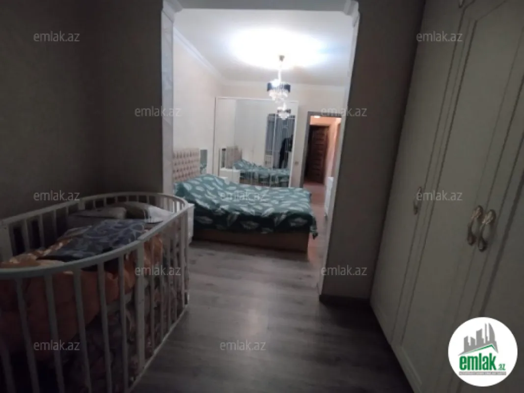 Satılır 4 otaqlı köhnə tikili 110 m²