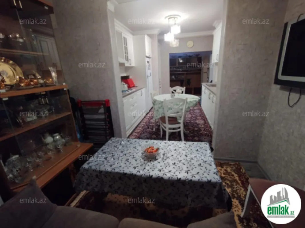 Satılır 4 otaqlı köhnə tikili 110 m²