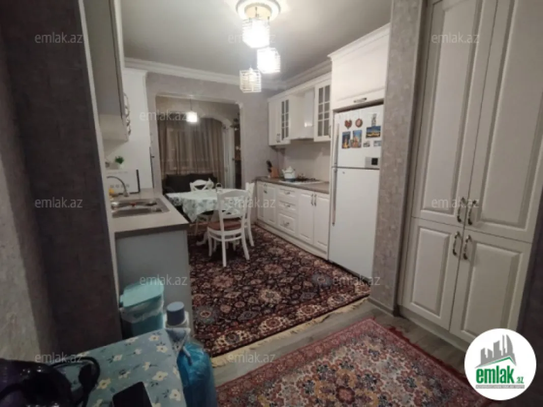 Satılır 4 otaqlı köhnə tikili 110 m²
