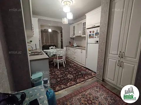 Satılır 4 otaqlı köhnə tikili 110 m²