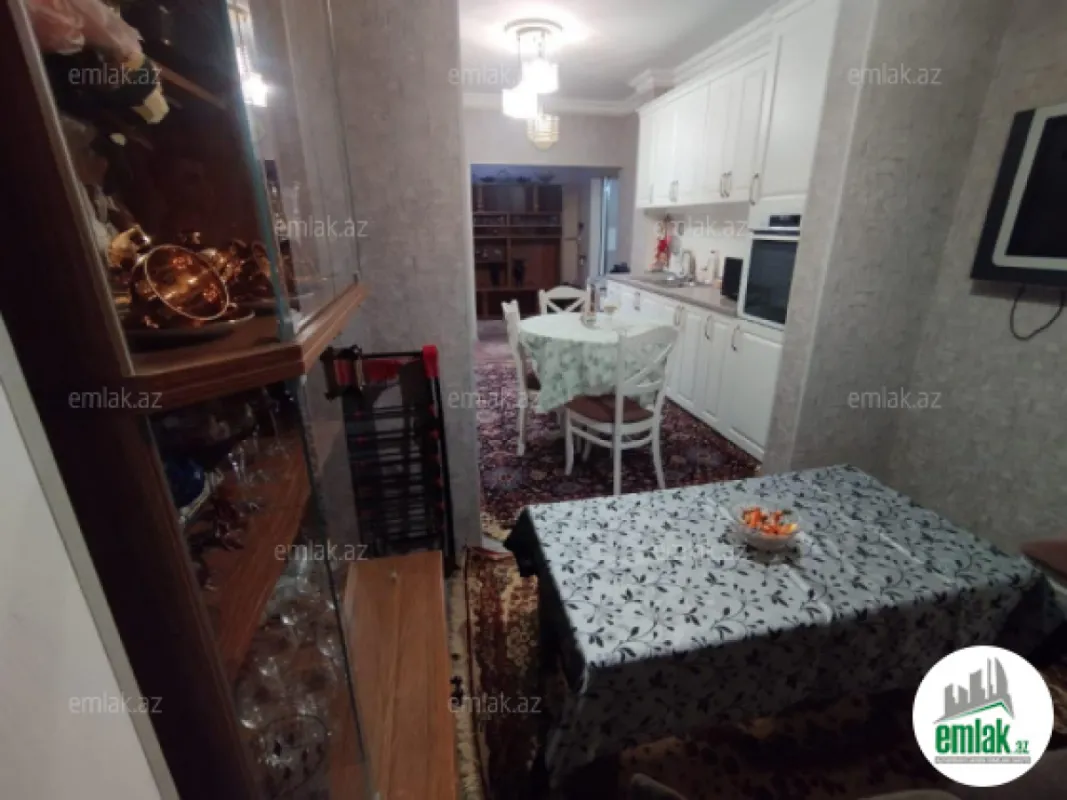 Satılır 4 otaqlı köhnə tikili 110 m²