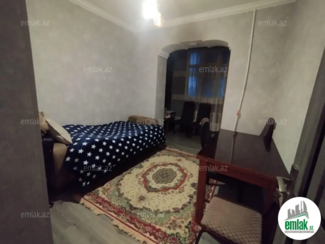 Satılır 4 otaqlı köhnə tikili 110 m²