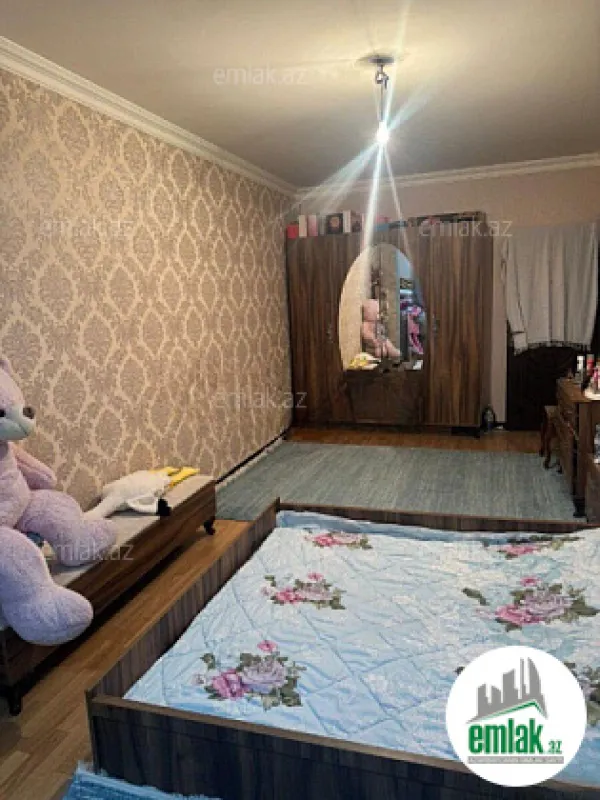 Satılır 3 otaqlı köhnə tikili 90 m²