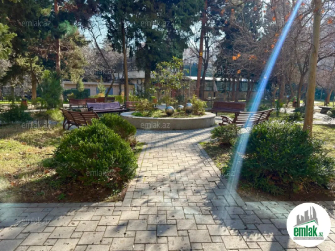 Satılır 5 otaqlı köhnə tikili 130 m²