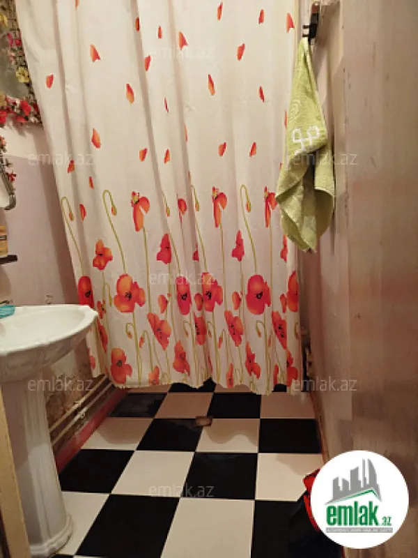 Satılır 5 otaqlı köhnə tikili 130 m²