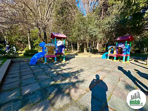 Satılır 5 otaqlı köhnə tikili 130 m²