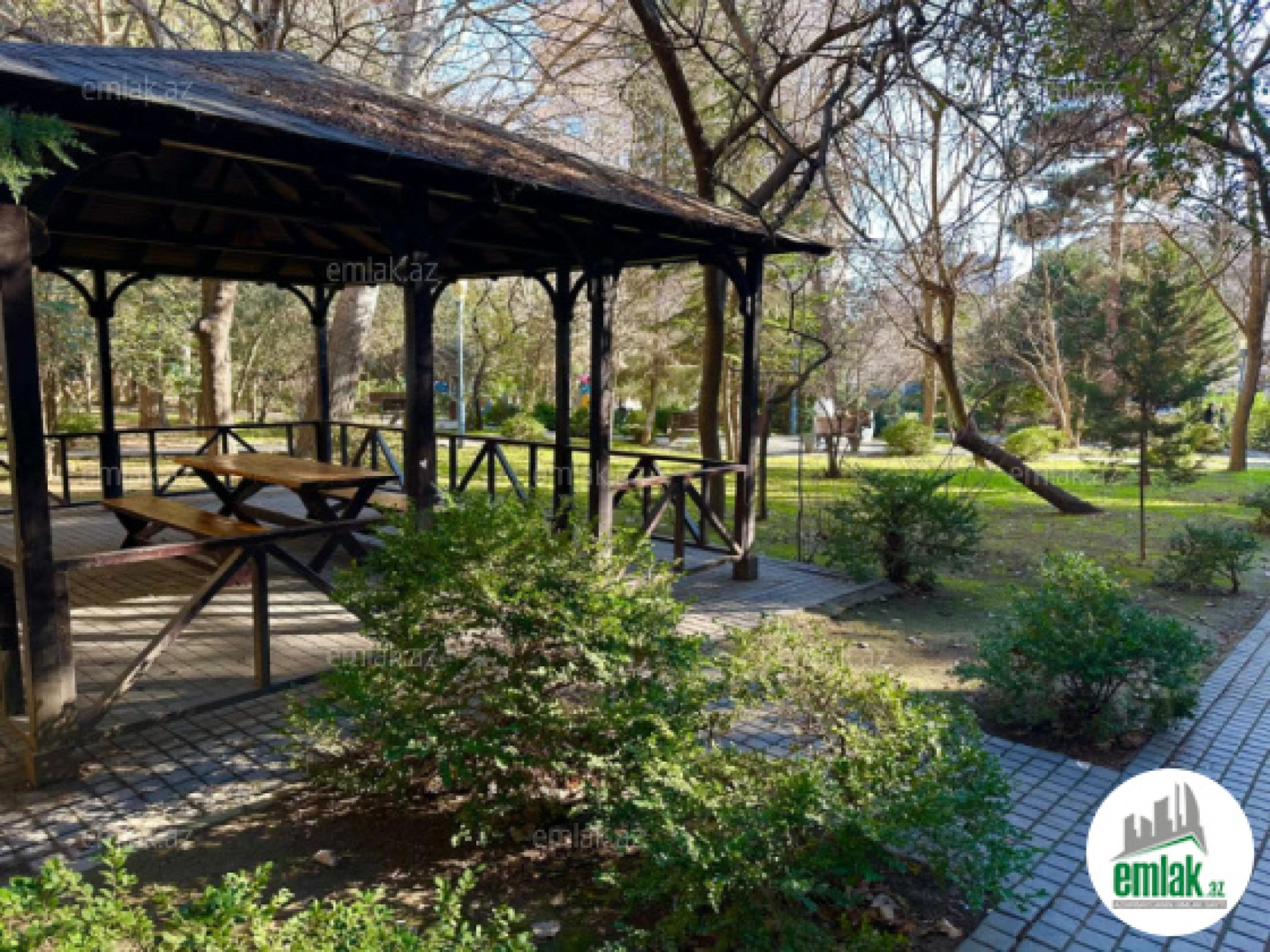 Satılır 5 otaqlı köhnə tikili 130 m²