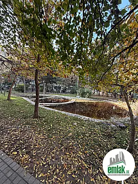 Satılır 5 otaqlı köhnə tikili 130 m²