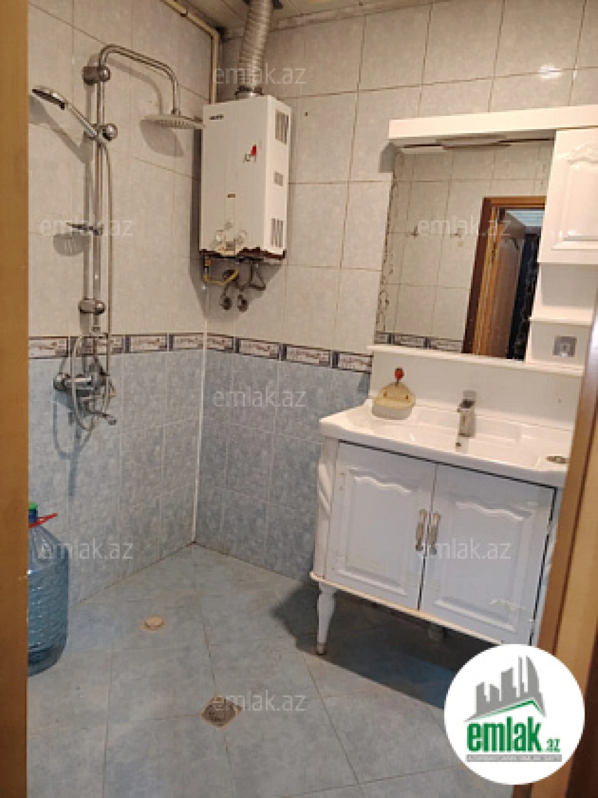 Satılır 3 otaqlı köhnə tikili 70 m²