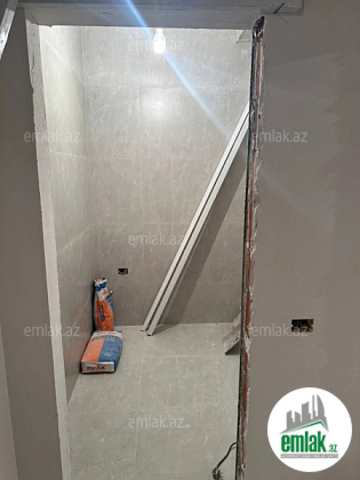 Satılır 2 otaqlı yeni tikili 77 m²