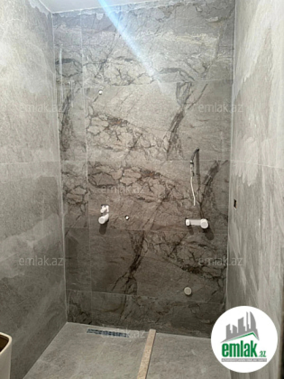 Satılır 2 otaqlı yeni tikili 77 m²