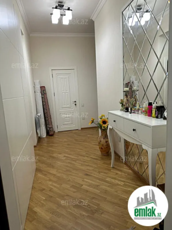 Satılır 3 otaqlı yeni tikili 105 m²