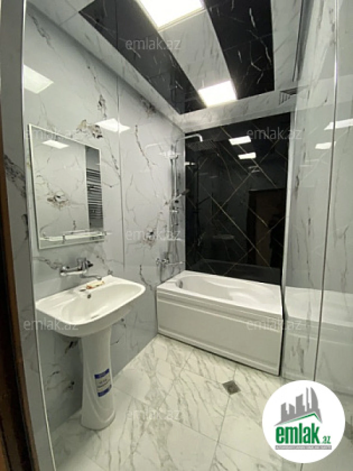 Satılır 2 otaqlı köhnə tikili 70 m²