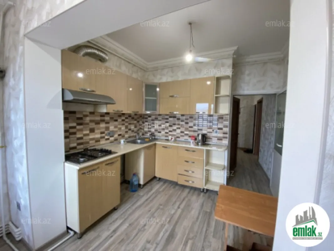 Satılır 2 otaqlı köhnə tikili 70 m²