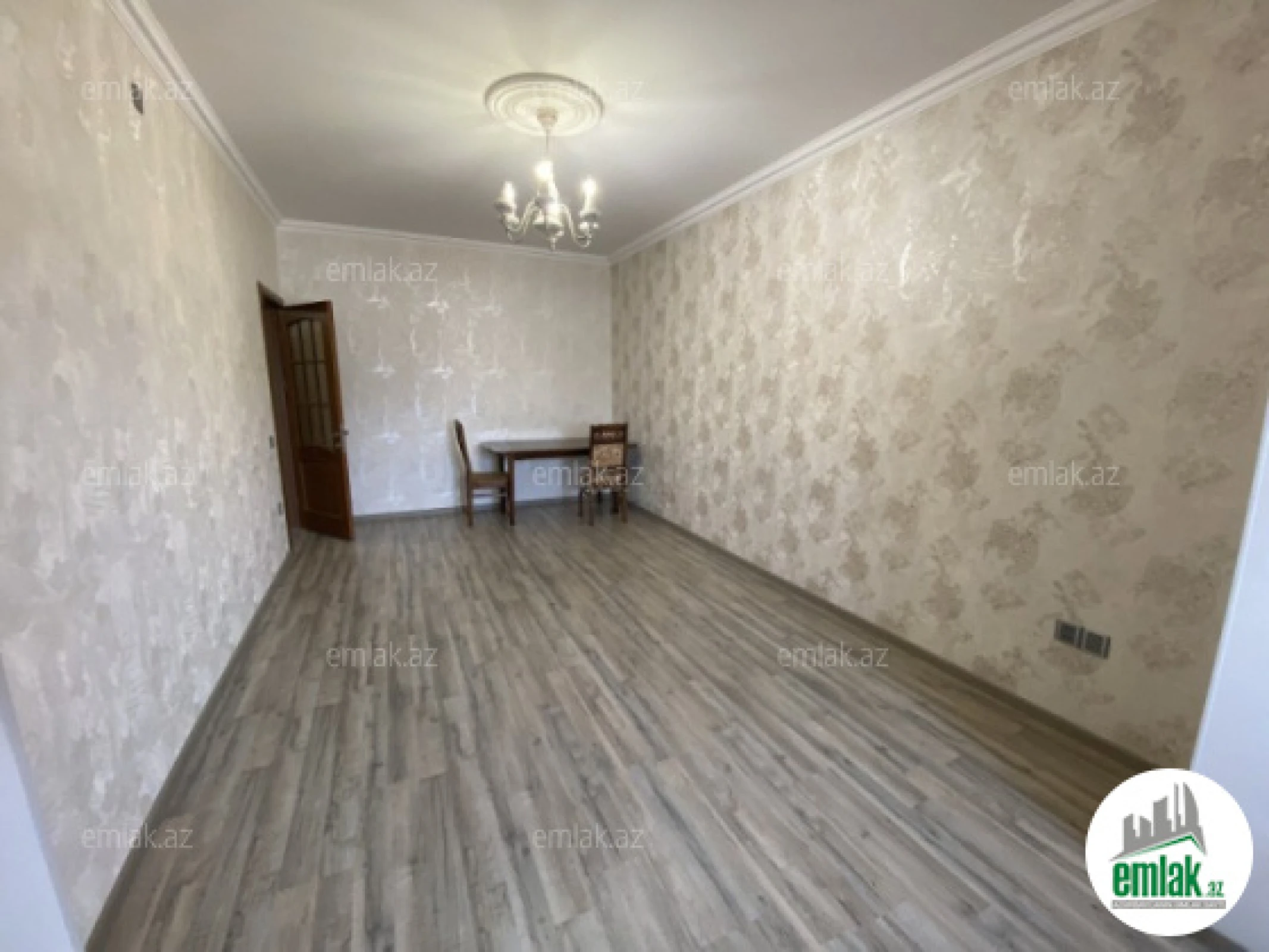 Satılır 2 otaqlı köhnə tikili 70 m²