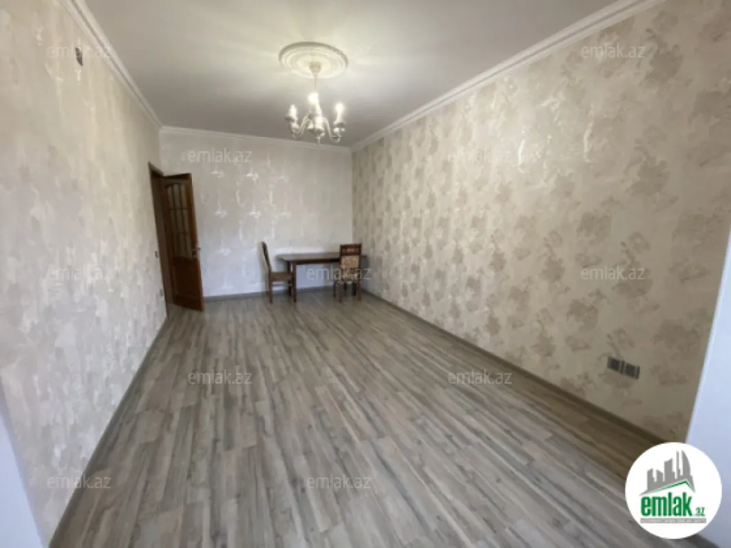 Satılır 2 otaqlı köhnə tikili 70 m²