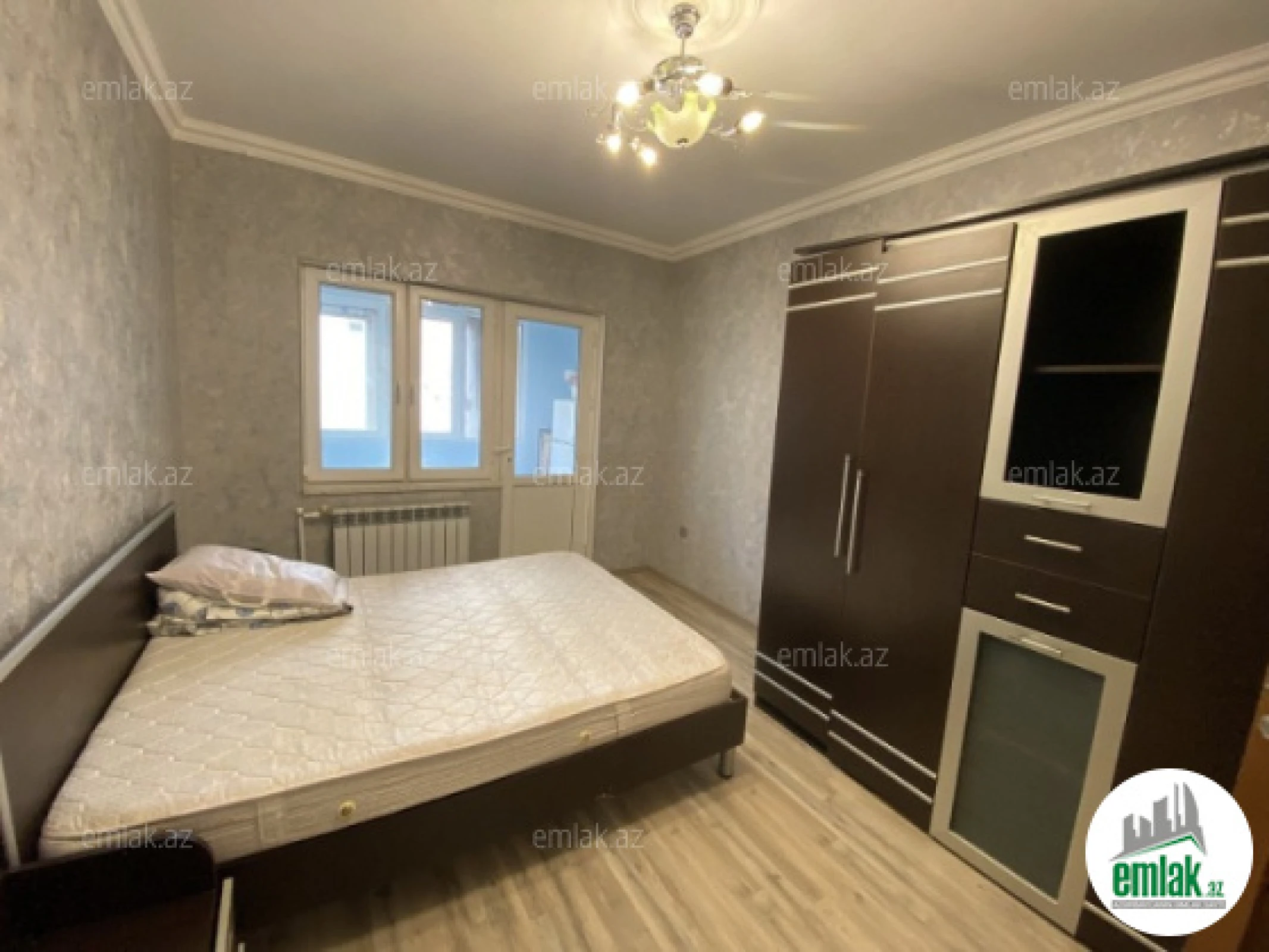Satılır 2 otaqlı köhnə tikili 70 m²