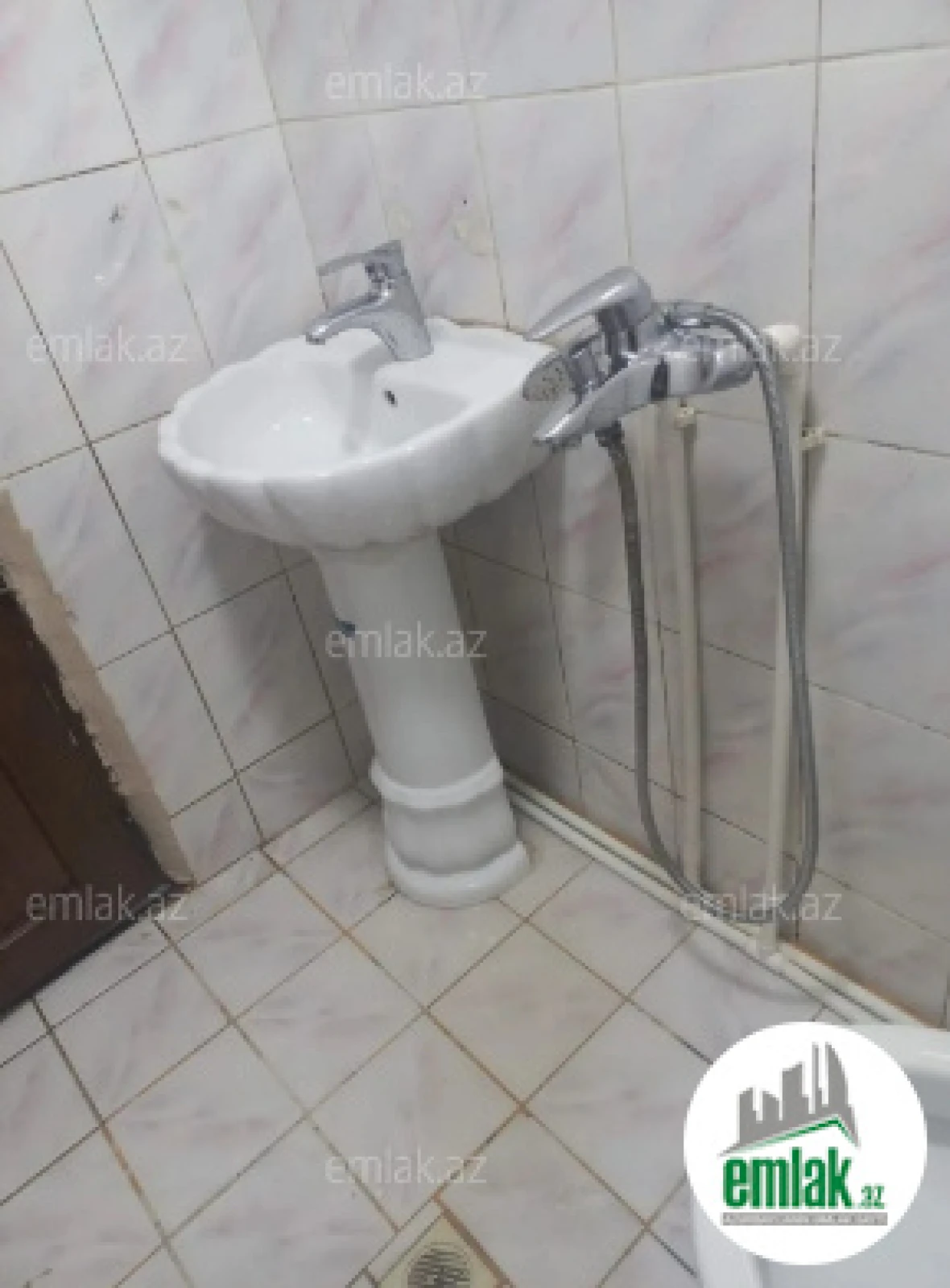 Satılır 1 otaqlı köhnə tikili 40 m²