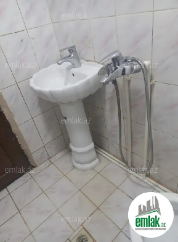Satılır 1 otaqlı köhnə tikili 40 m²