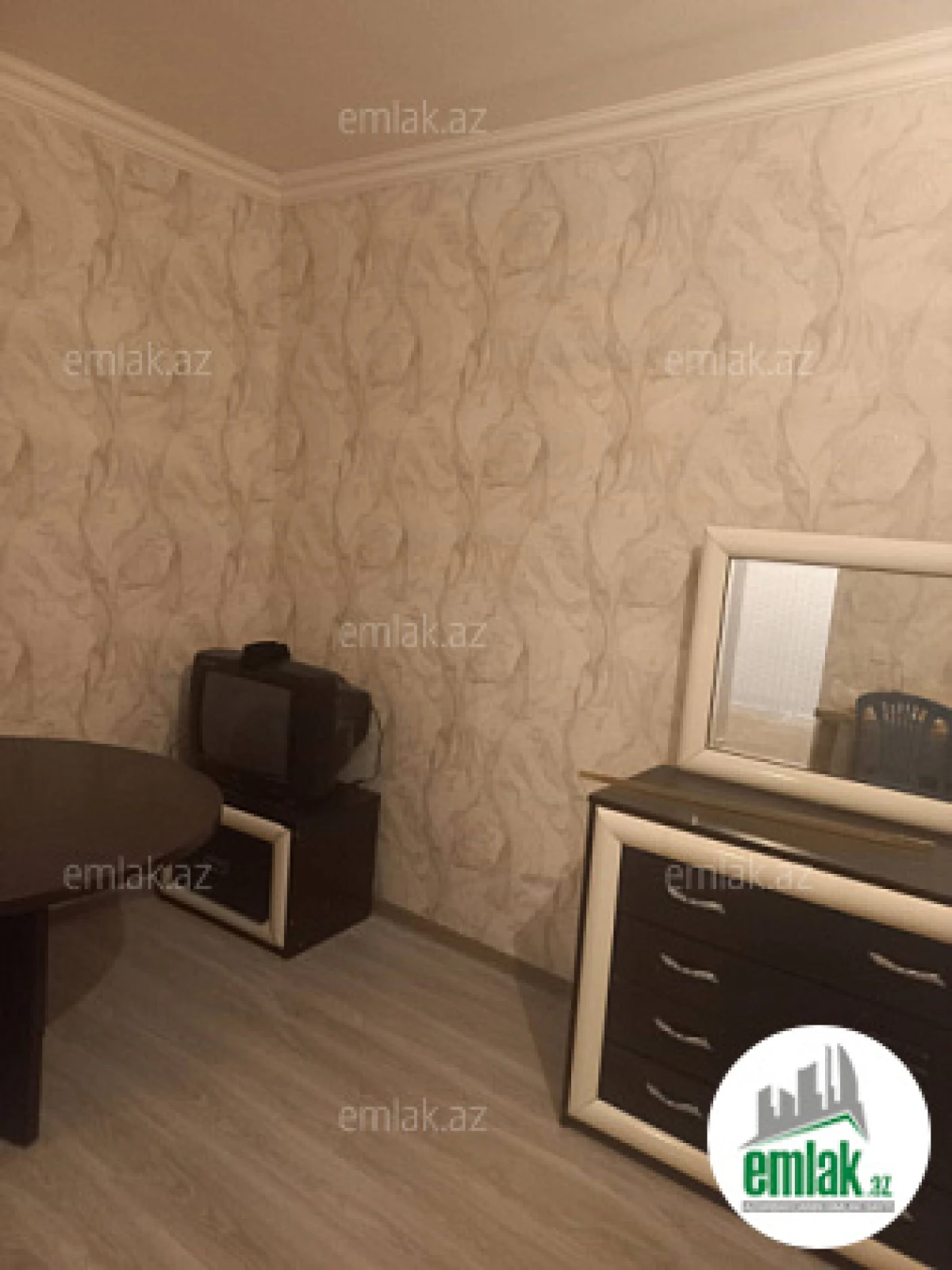 Satılır 1 otaqlı köhnə tikili 40 m²