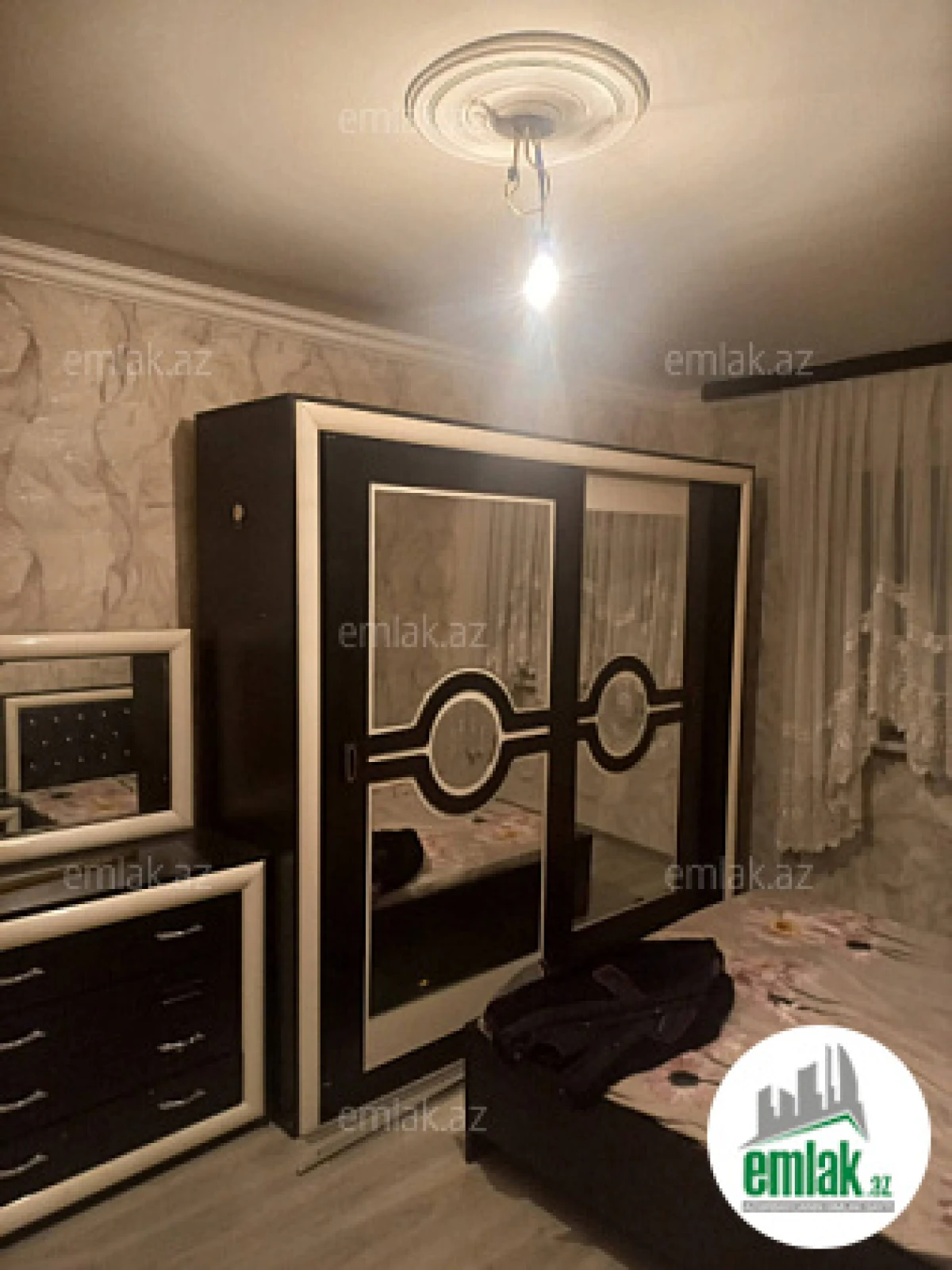 Satılır 1 otaqlı köhnə tikili 40 m²