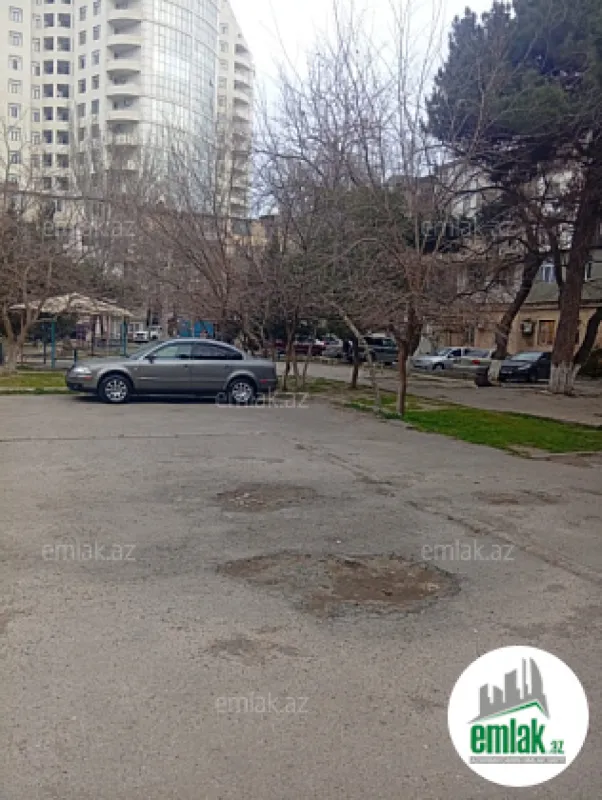 Satılır 3 otaqlı köhnə tikili 75 m²