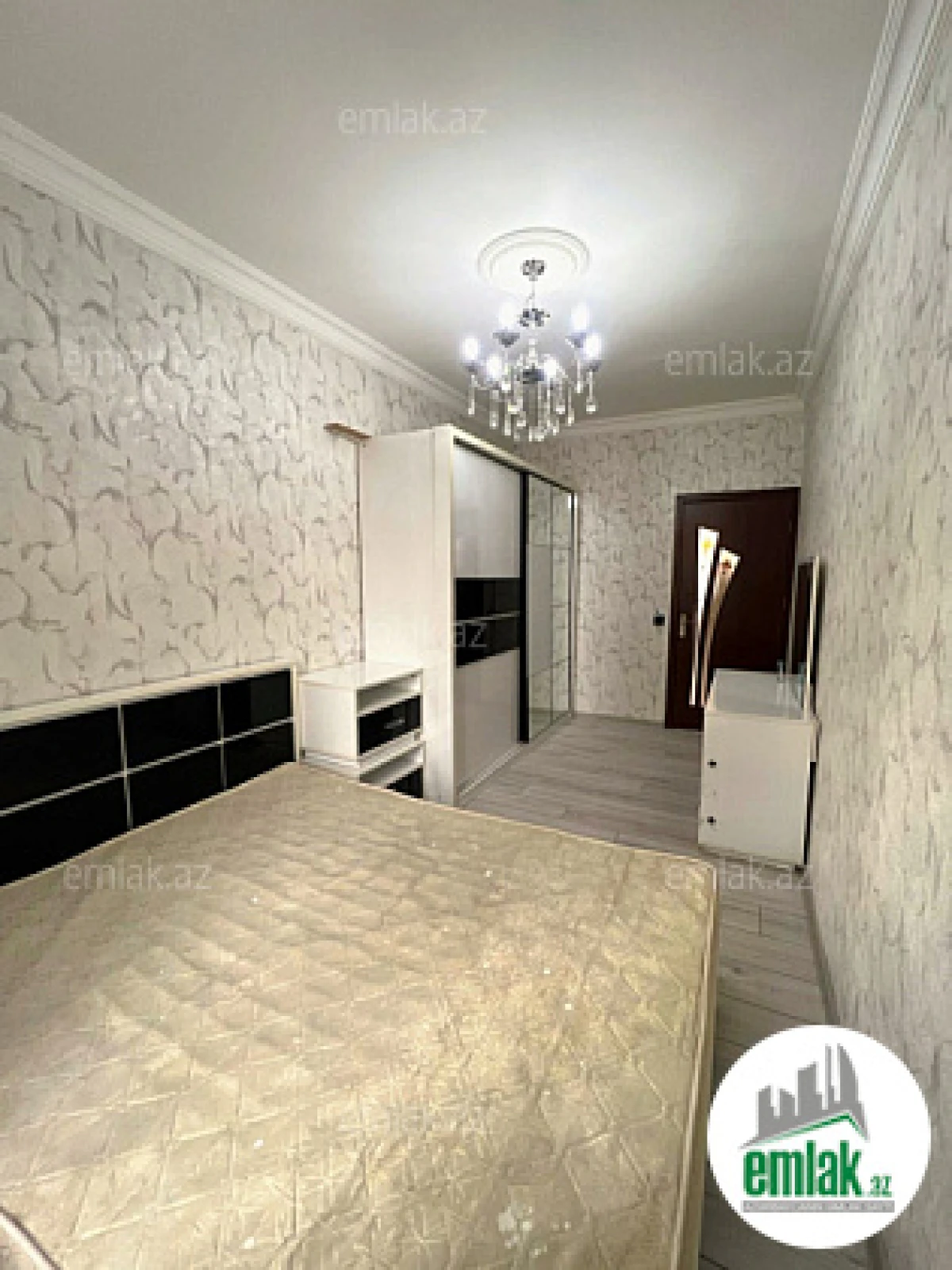 Satılır 2 otaqlı köhnə tikili 60 m²