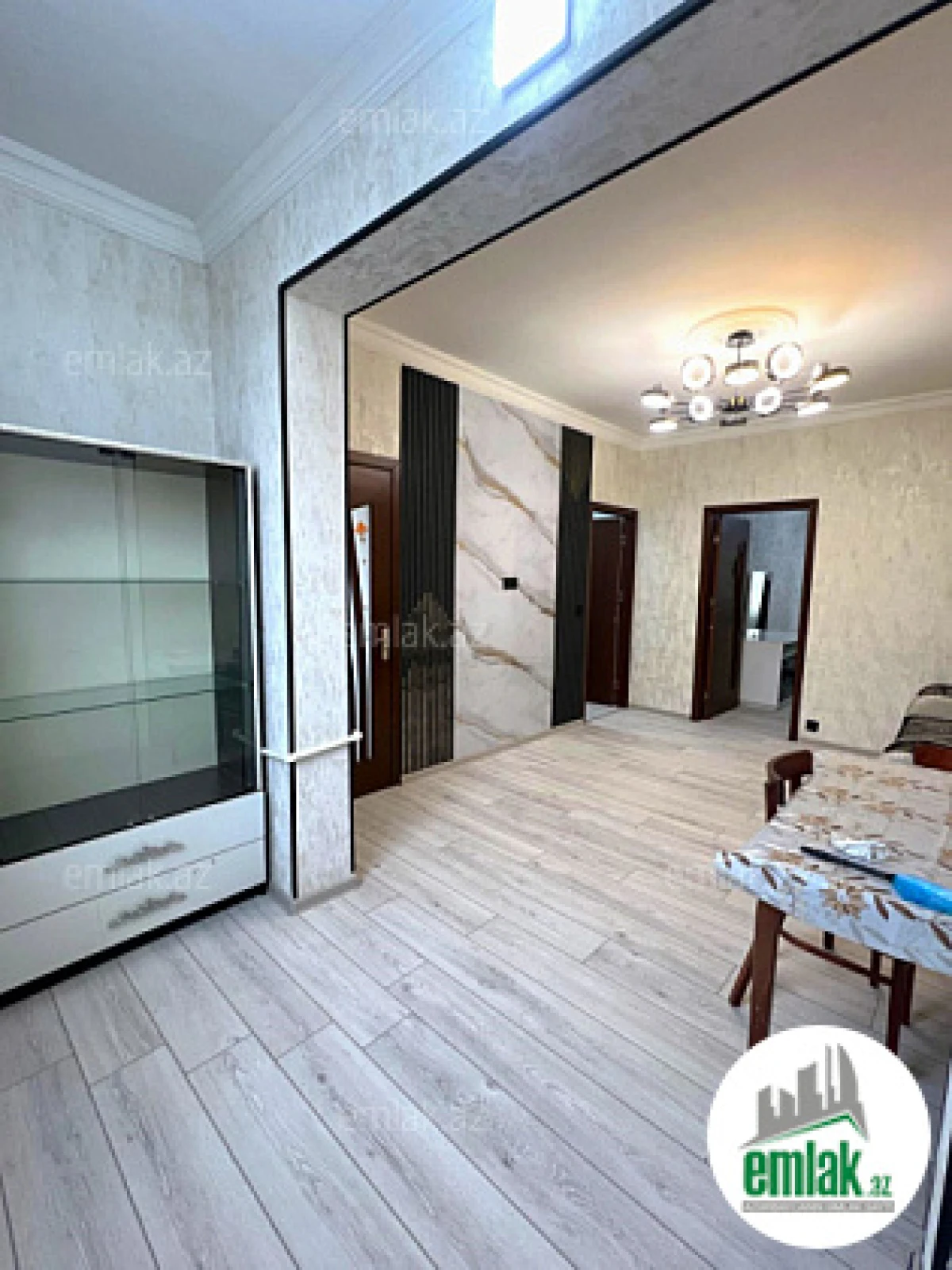 Satılır 2 otaqlı köhnə tikili 60 m²