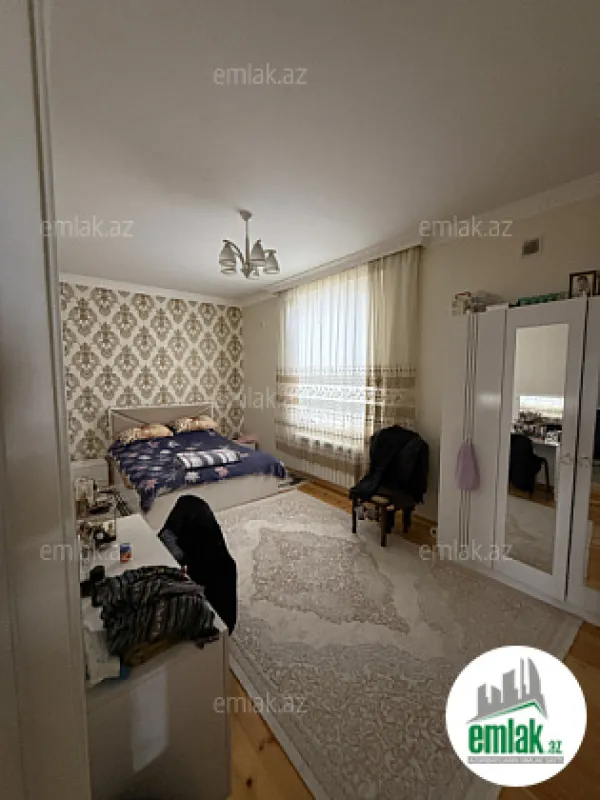 Satılır 6 otaqlı həyət evi 472 m²