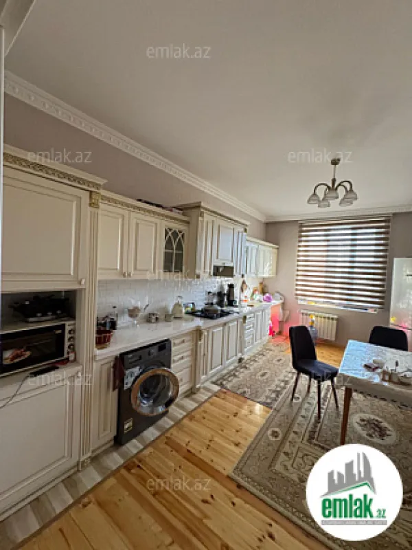 Satılır 6 otaqlı həyət evi 472 m²