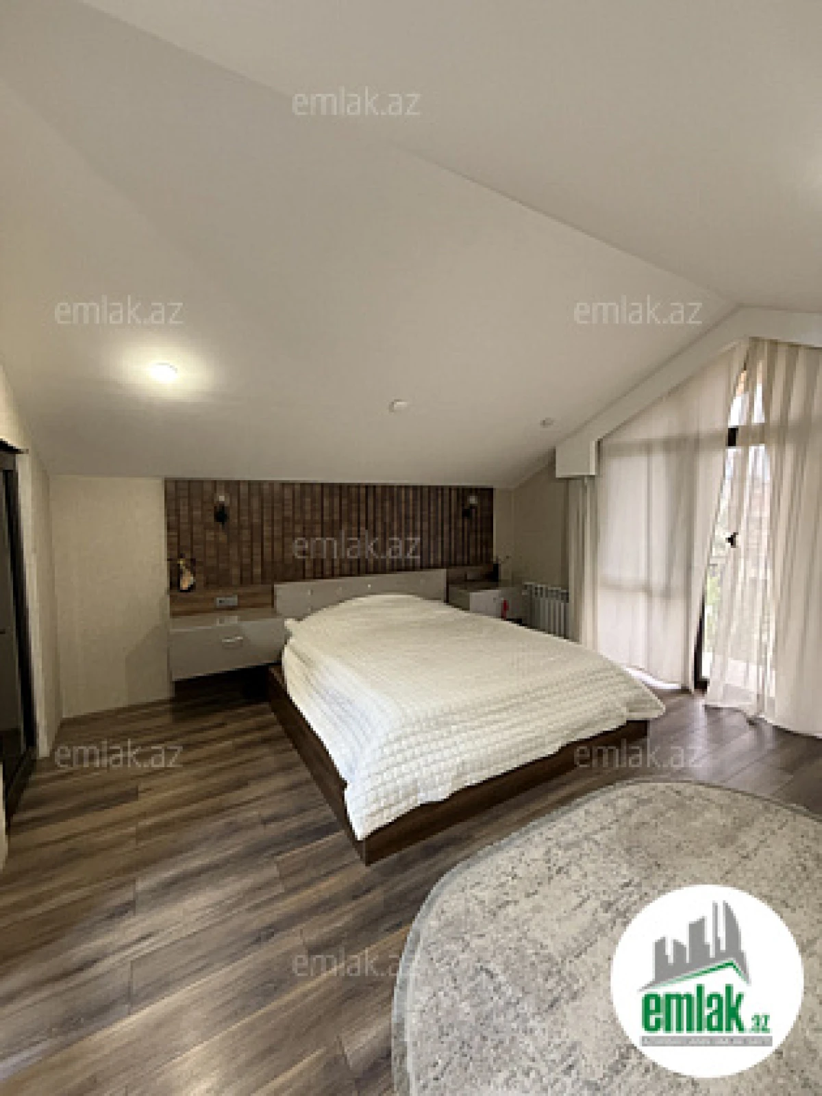 Satılır 7 otaqlı mənzil 220 m²