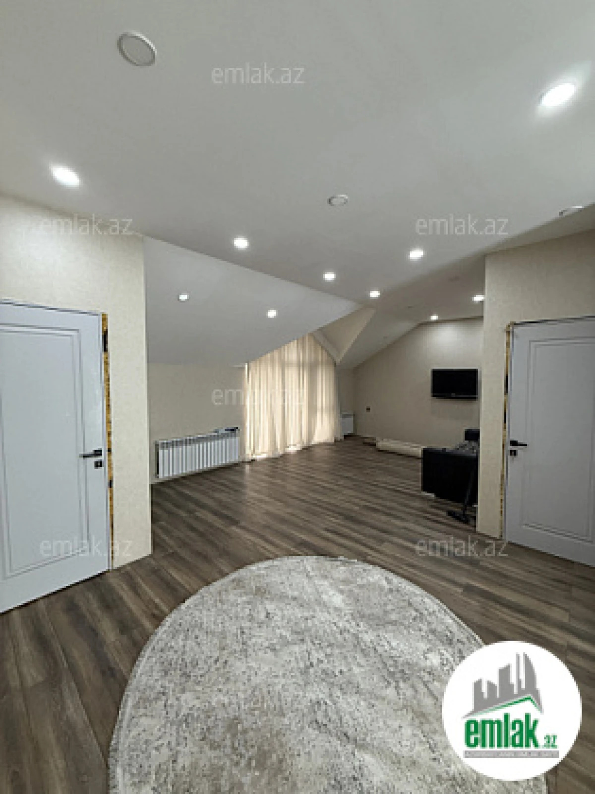 Satılır 7 otaqlı mənzil 220 m²
