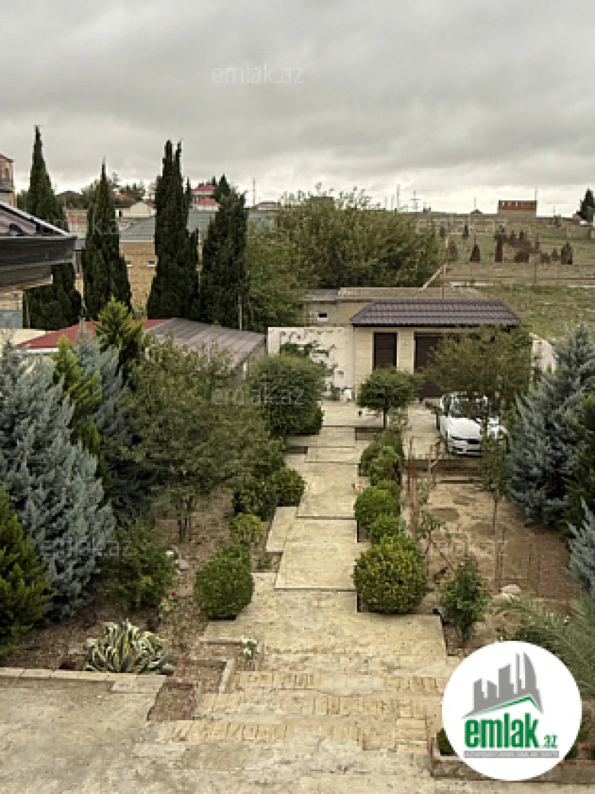 Satılır 7 otaqlı mənzil 220 m²