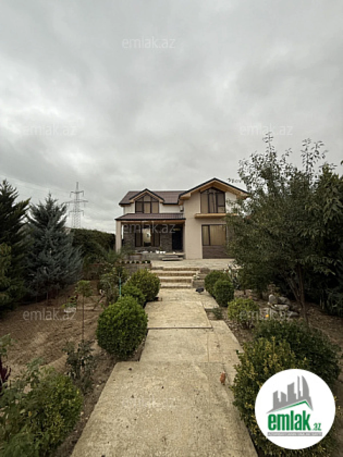 Satılır 7 otaqlı mənzil 220 m²