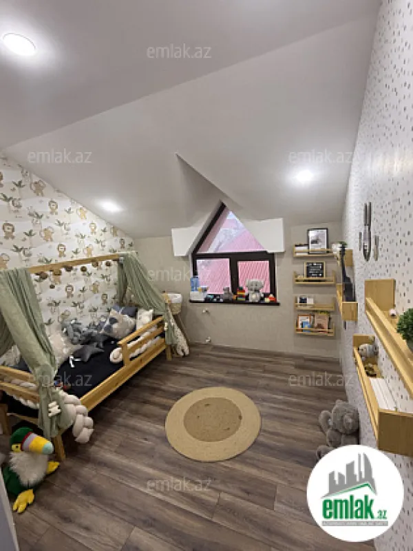Satılır 7 otaqlı mənzil 220 m²