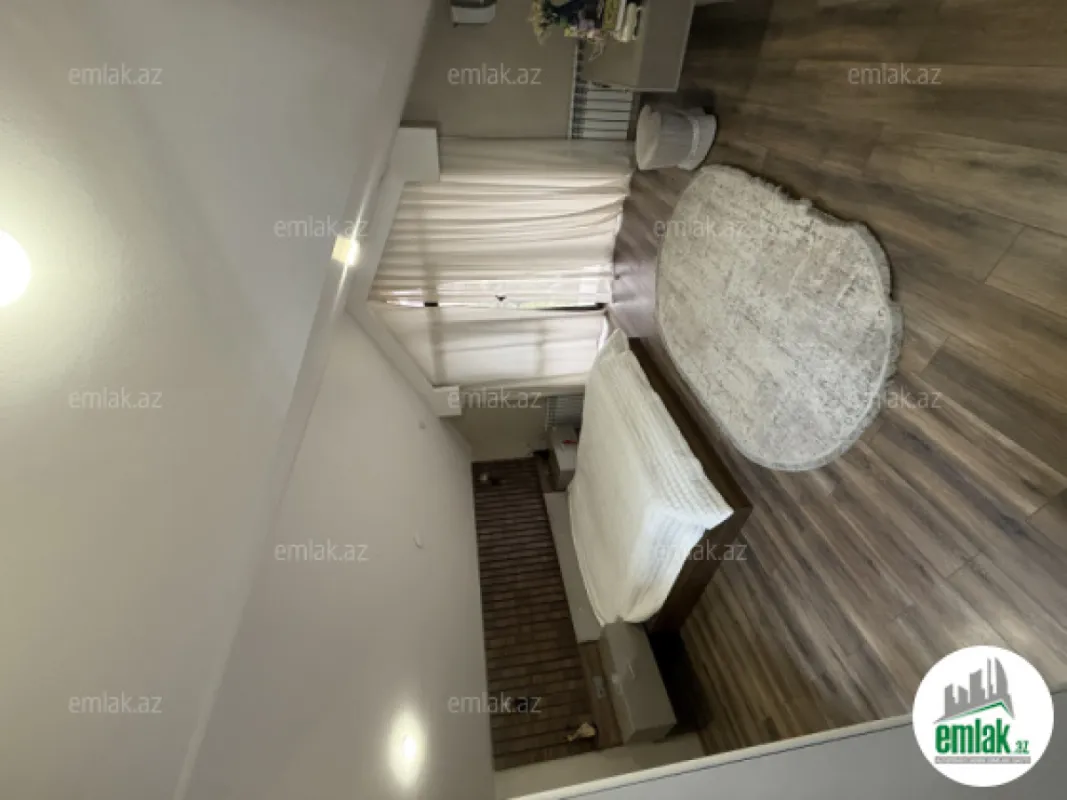 Satılır 7 otaqlı mənzil 220 m²