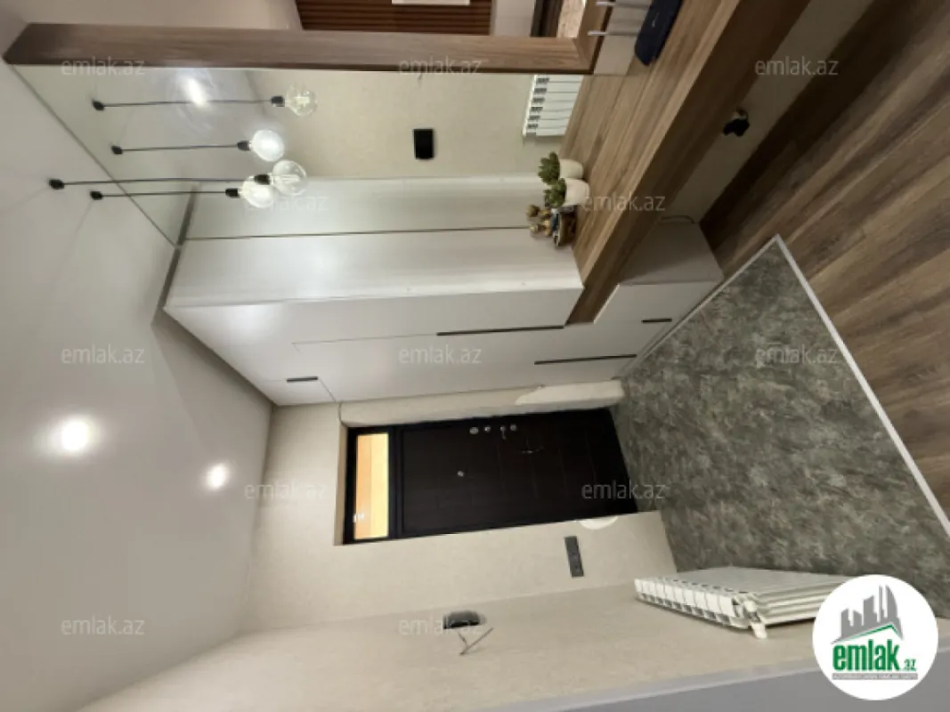 Satılır 7 otaqlı mənzil 220 m²