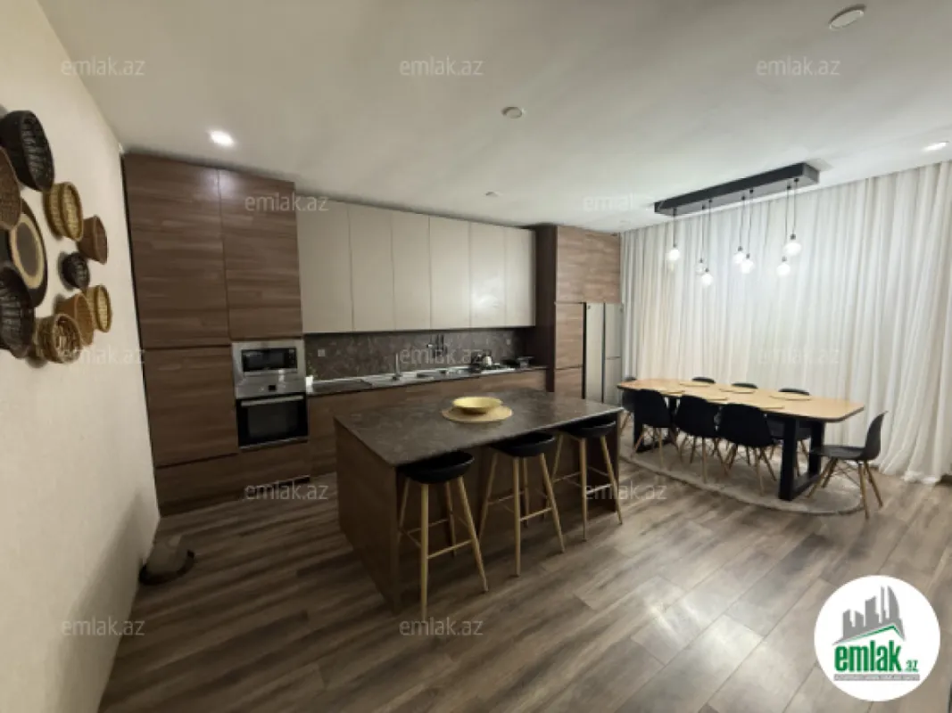 Satılır 7 otaqlı mənzil 220 m²
