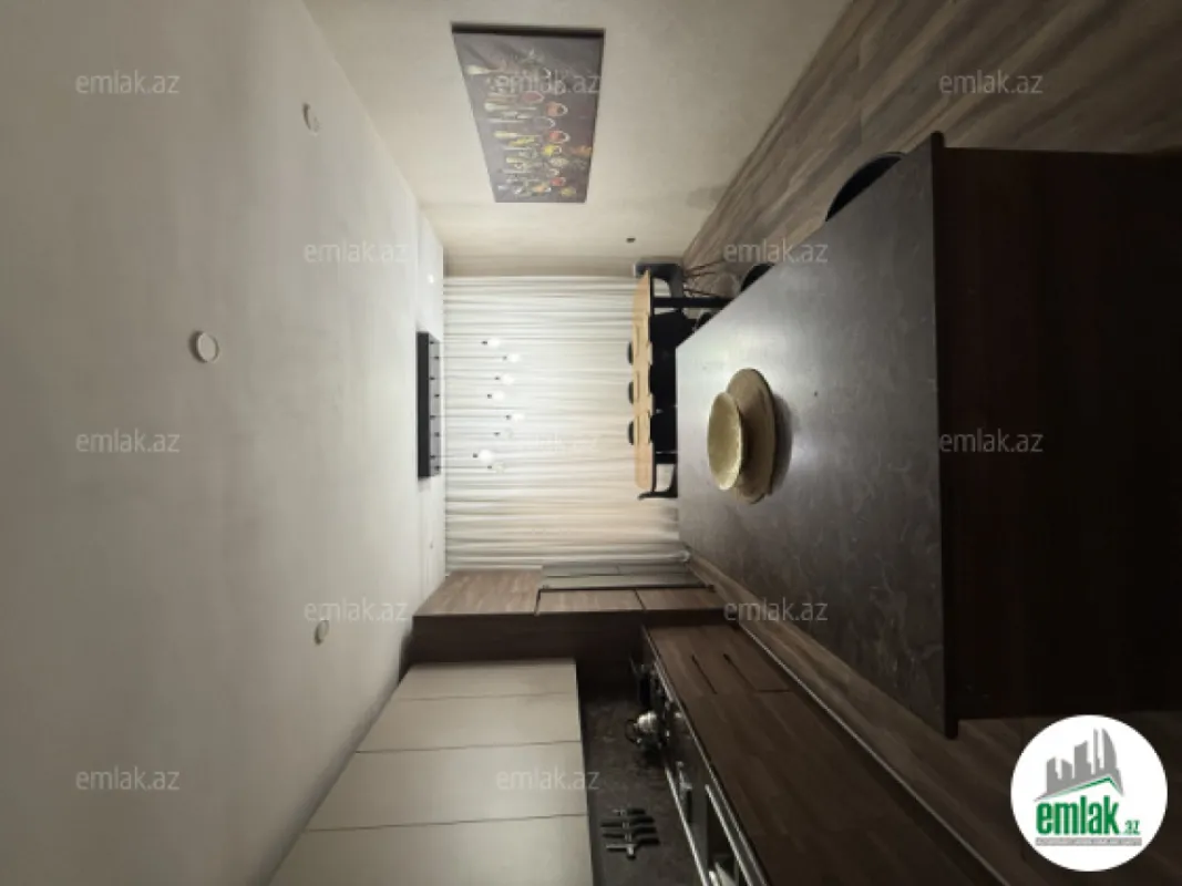 Satılır 7 otaqlı mənzil 220 m²
